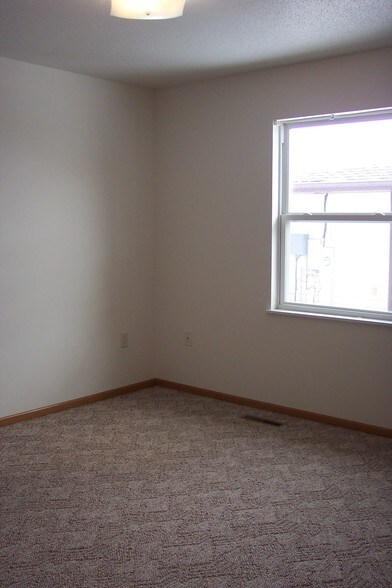 Building Photo - 804 Mary Kay Ave