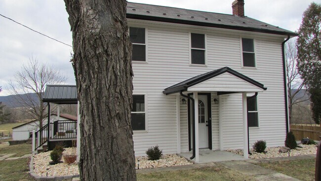 Building Photo - 18126 Spring Run Rd