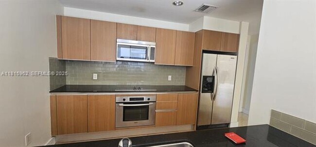 Building Photo - 1060 Brickell Ave