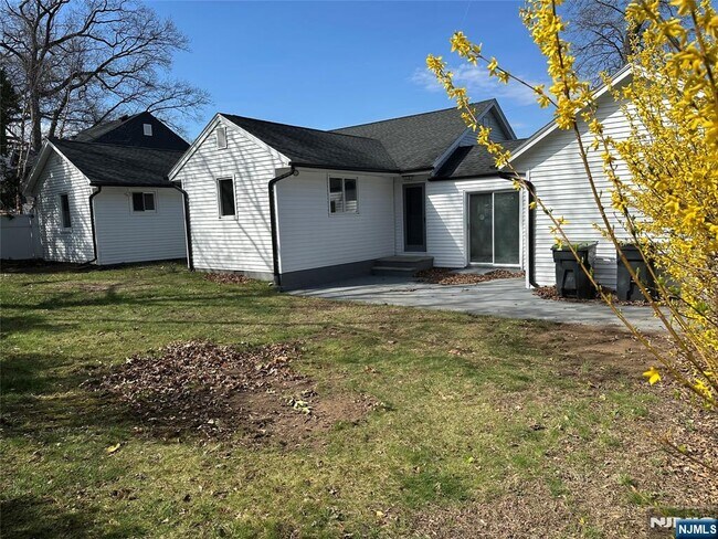 Building Photo - 41 Woods Ave