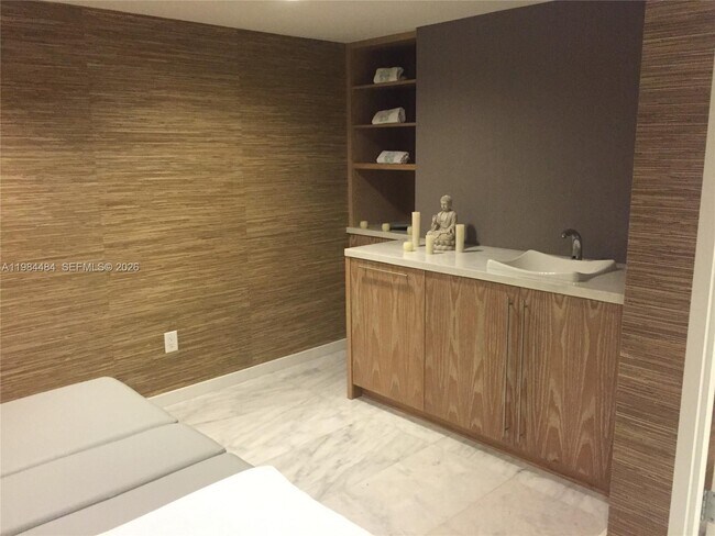 Building Photo - 400 Sunny Isles Blvd