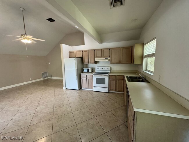 Building Photo - 6560 Sandalwood Ln