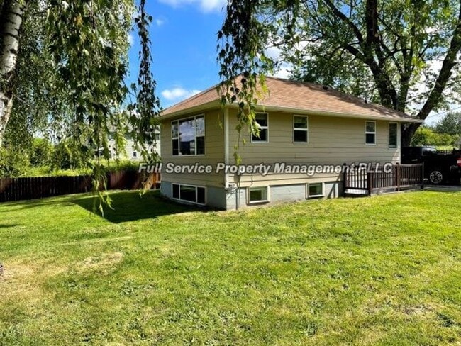 Building Photo - Country charm with Modern day updates!
