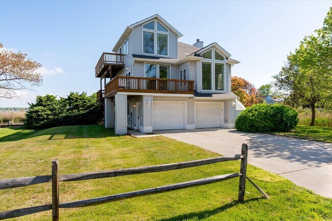 Building Photo - 1100 Paca Dr