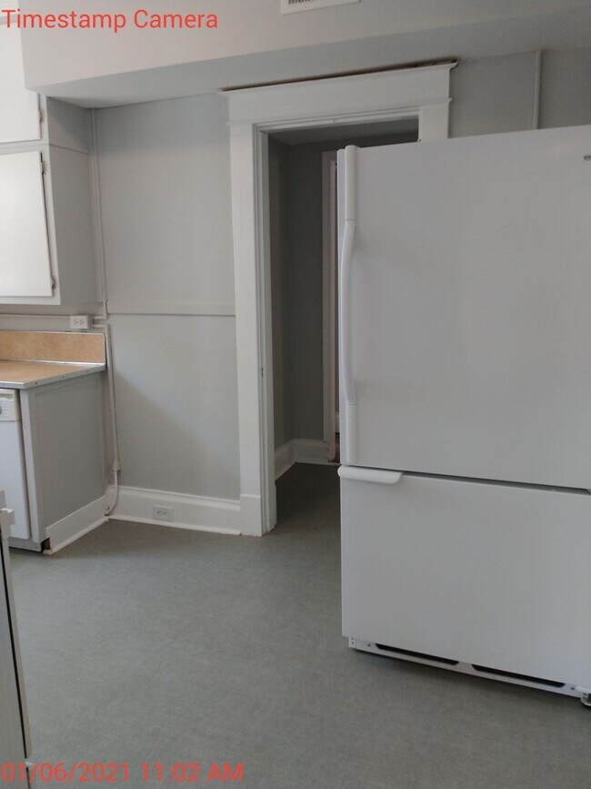 Building Photo - 2027-2028 9 bedroom / 4.5 baths  School Year Location PERFECT for students, in the heart of the UVA