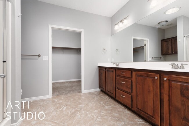 Building Photo - Welcome to your dream home located in the ...