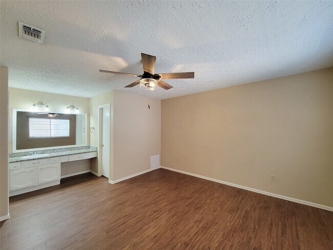 Building Photo - 3415 Wingdale Ct