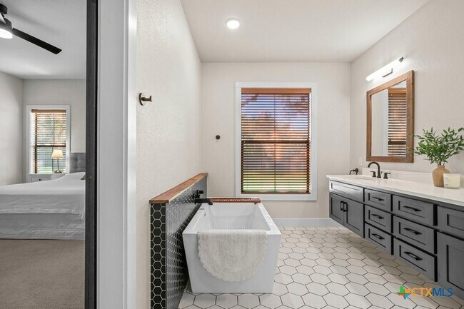 Building Photo - 10 Riverstone Pkwy