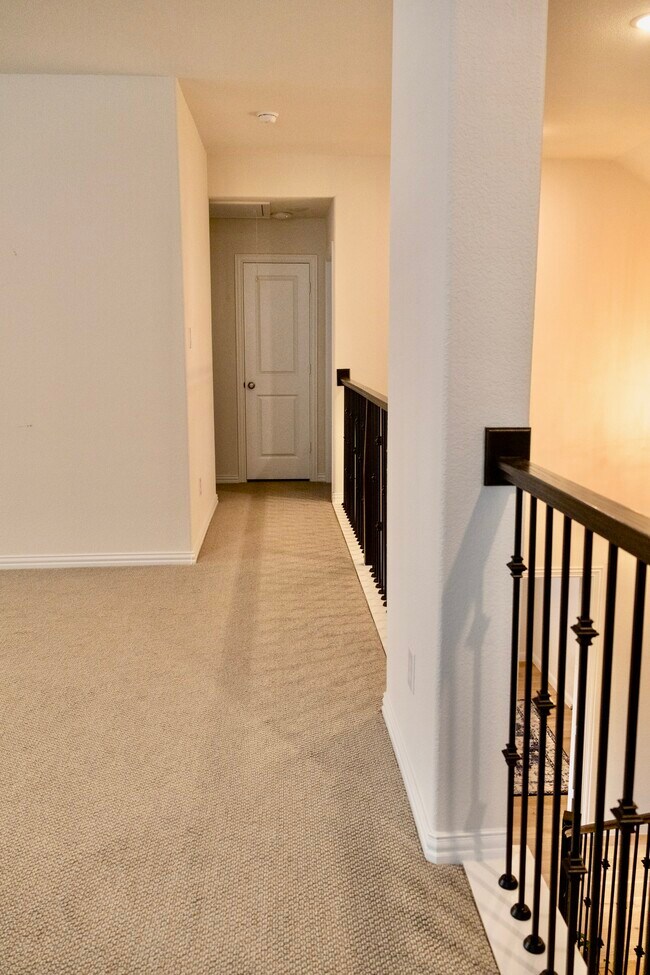 Building Photo - 1725 Friendship Ln