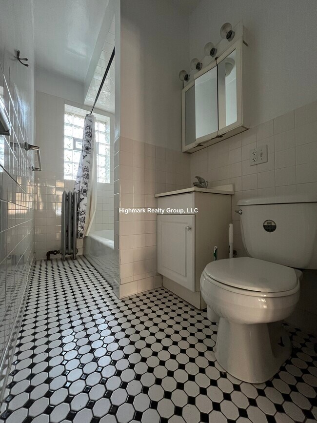 Building Photo - 912 Reba Pl