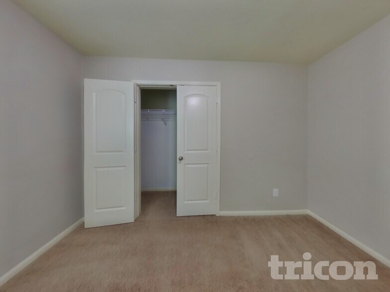 Building Photo - 2321 Oyster Bay Ave