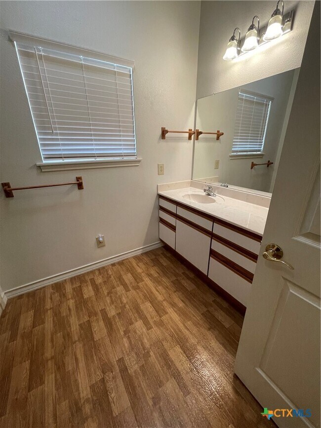 Building Photo - 1375 Canyon Trce