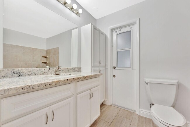 Building Photo - 10251 NW 39th Ct