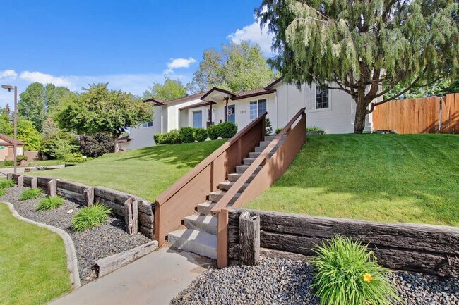 Building Photo - 2910 E Dagger Falls Dr