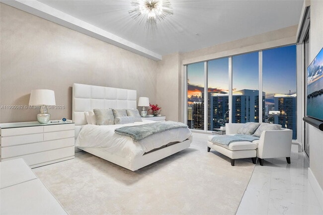 Building Photo - 900 Brickell Key Blvd