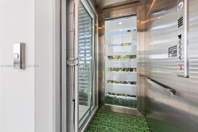 Building Photo - 440 S Hibiscus Dr