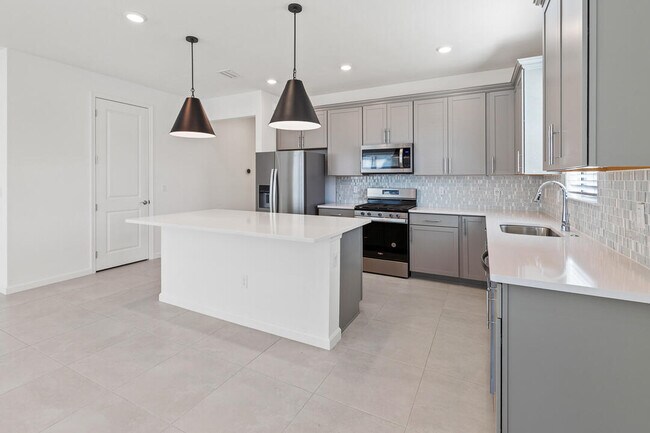 Building Photo - 758 SE Courances Dr