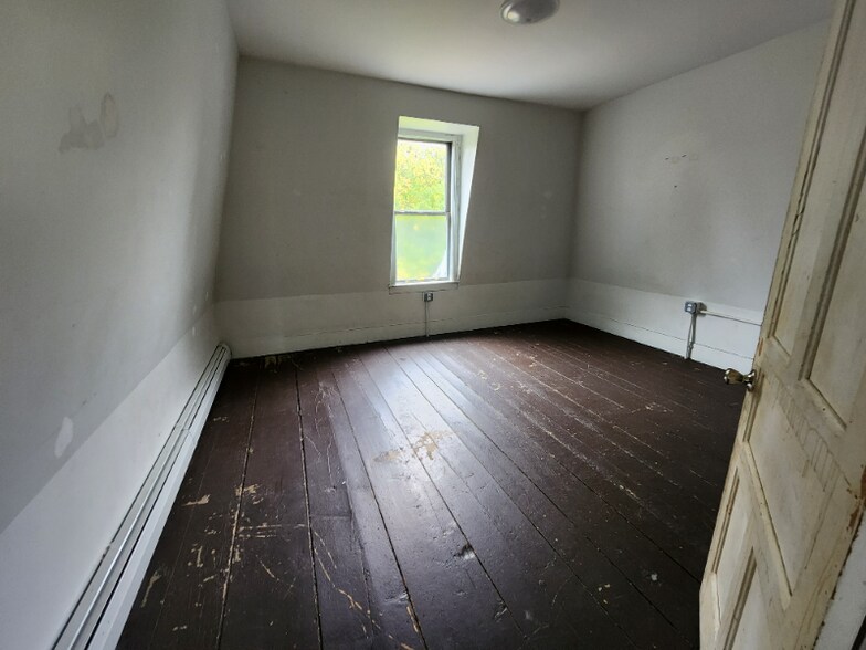 Building Photo - 4 Carnes Rd