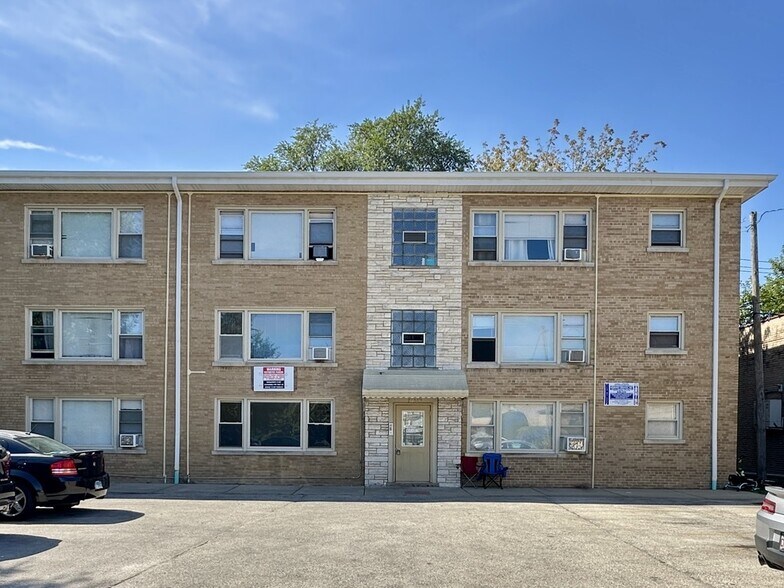 Primary Photo - 7632.5 N Milwaukee Ave