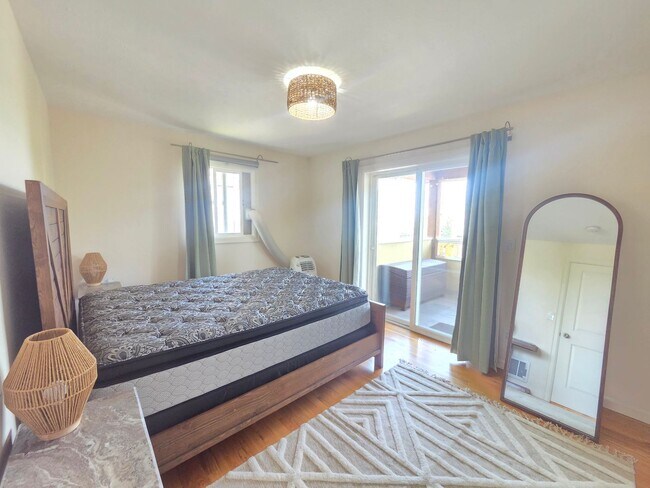 Building Photo - $1,950 - 2 Bed / 1 Bath Fully Furnished Condo in Secure Building in Rockwood/Manito Neighborhood