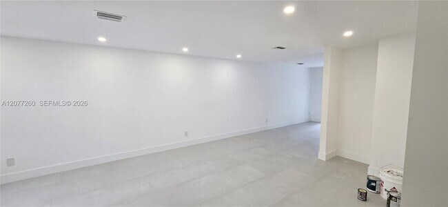 Building Photo - 226 Seaview Dr