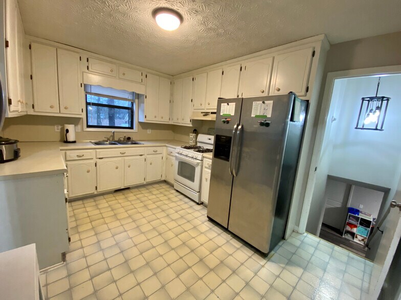 Building Photo - 1095 Mountain Springs Dr NW