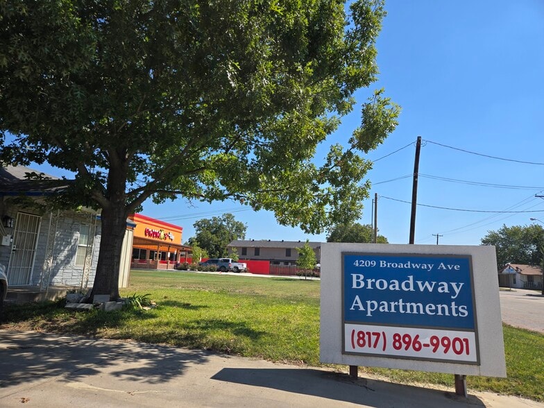 Primary Photo - Broadway Apartments