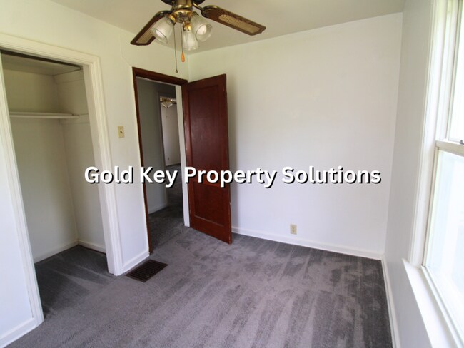 Building Photo - MEADOWBROOK AREA 2 BR 1 BA House with Central Air and Garage (SECTION 8 APPROVED)