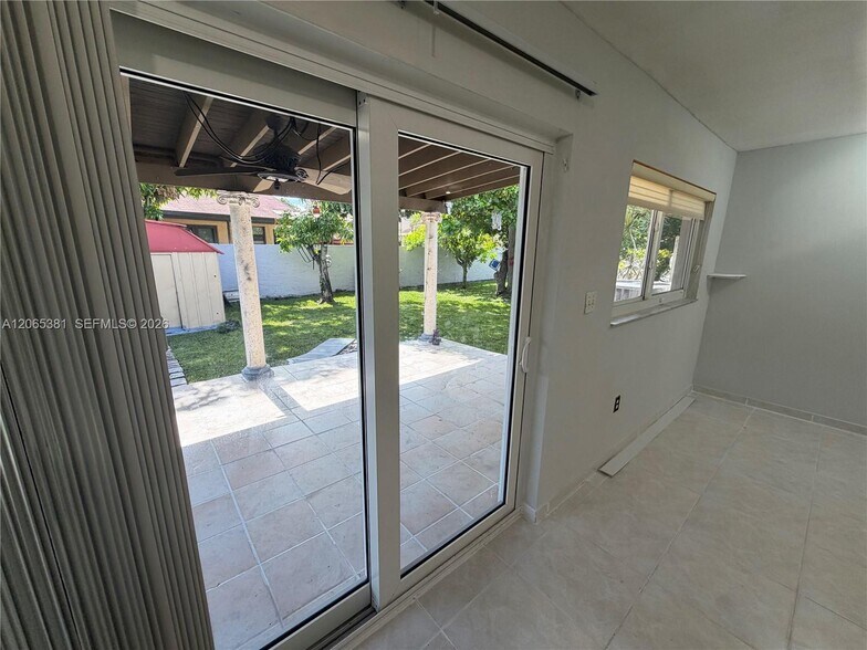 Building Photo - 3613 SW 112th Pl