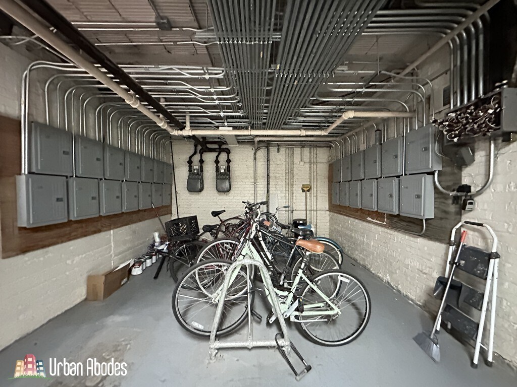 Building Photo - 2133 N Dayton St