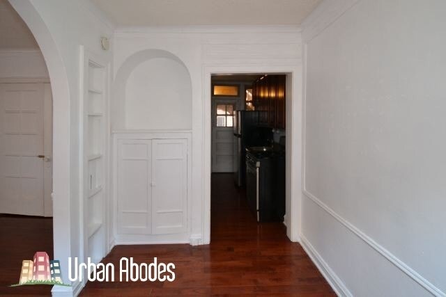 Building Photo - 547 W Surf St