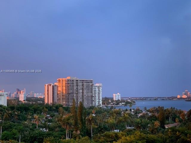 Building Photo - 2000 Towerside Terrace