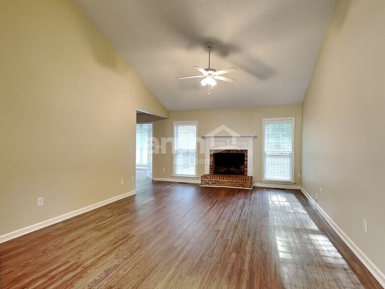 Building Photo - 5 Stonington Way