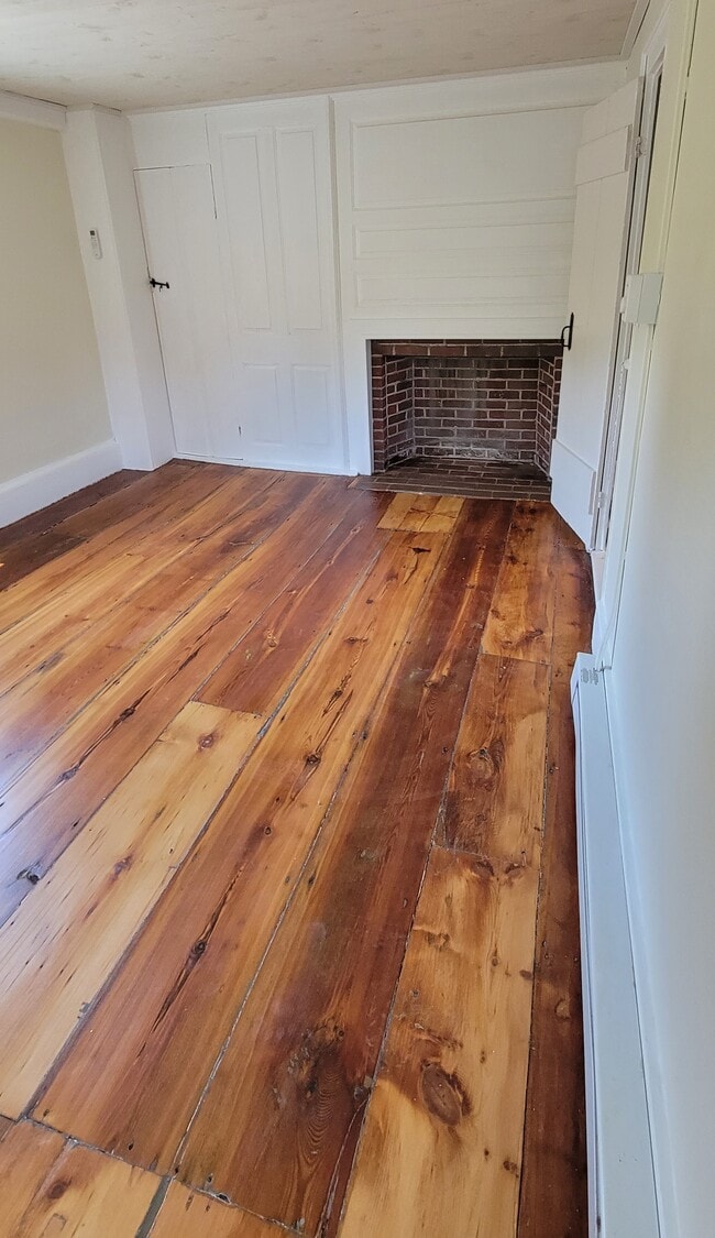 Building Photo - 45 Elm St