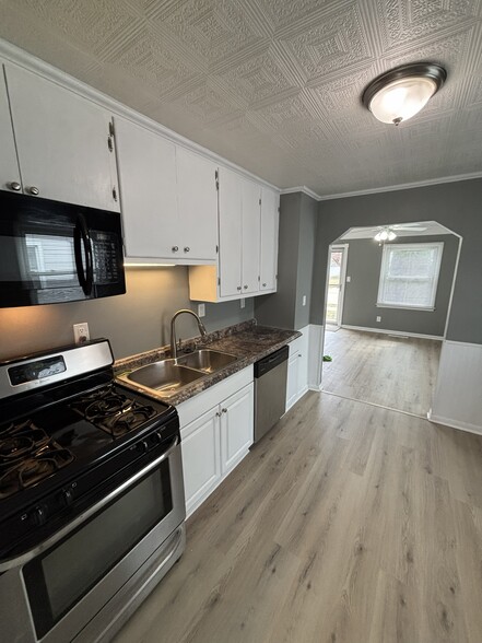 Building Photo - 19029 Victor St