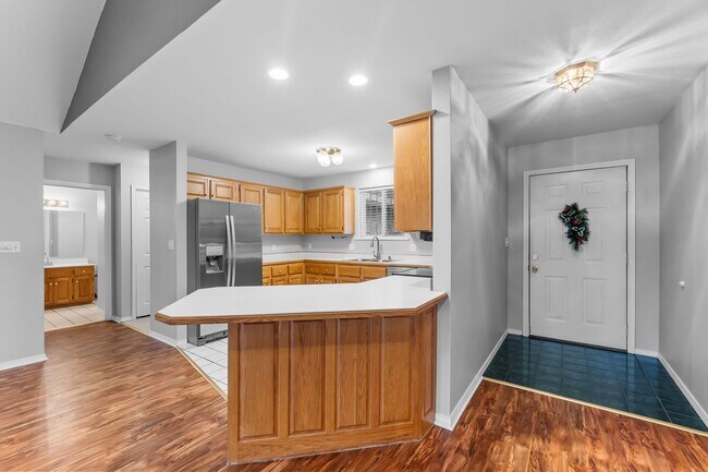 Building Photo - 911 Stonebridge Dr