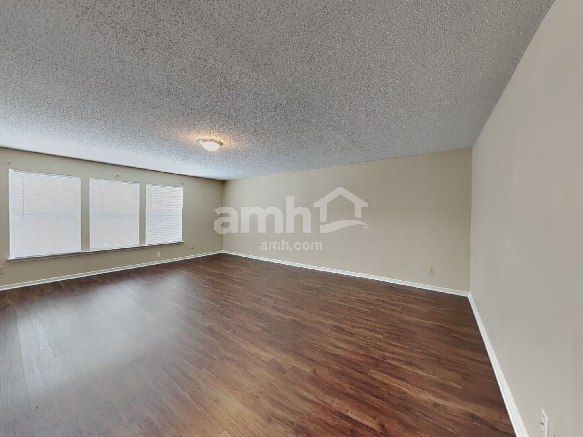 Building Photo - 10798 Cyrus Dr