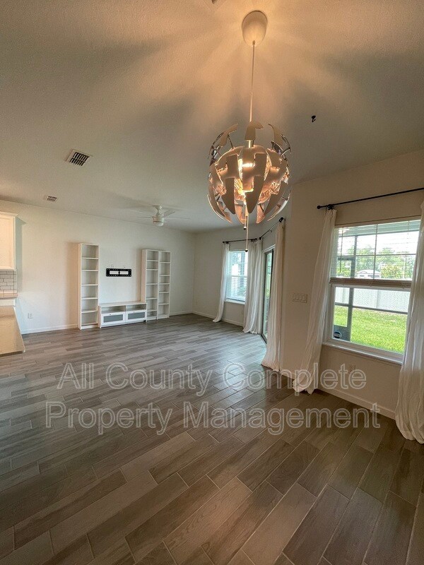 Building Photo - 12804 Josslyn Ln