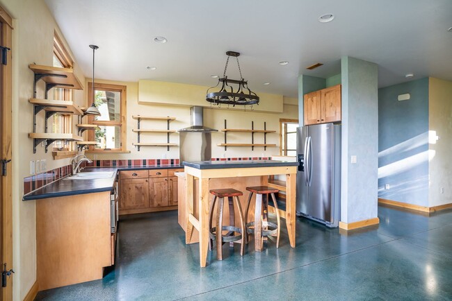 Building Photo - Fully Loaded North Bozeman Home for Lease!