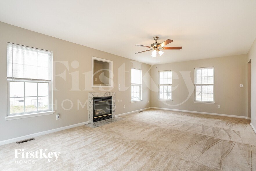 Building Photo - 809 Hounds Chase Dr