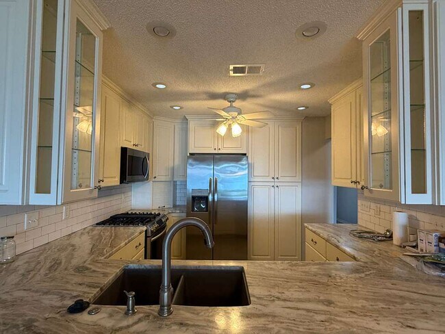 Building Photo - 806 Regatta Cir