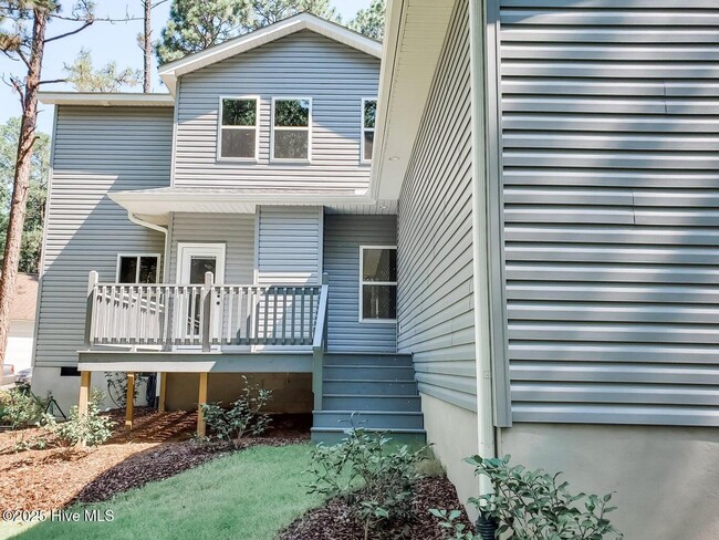 Building Photo - 9 Clarendon Ln