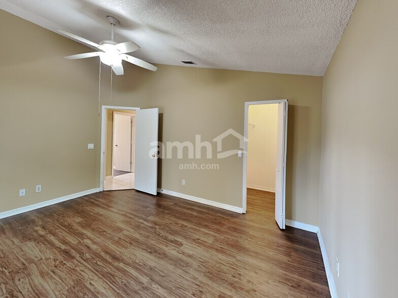 Building Photo - 12600 Parkbury Dr