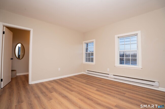 Building Photo - 31 Hall Ave