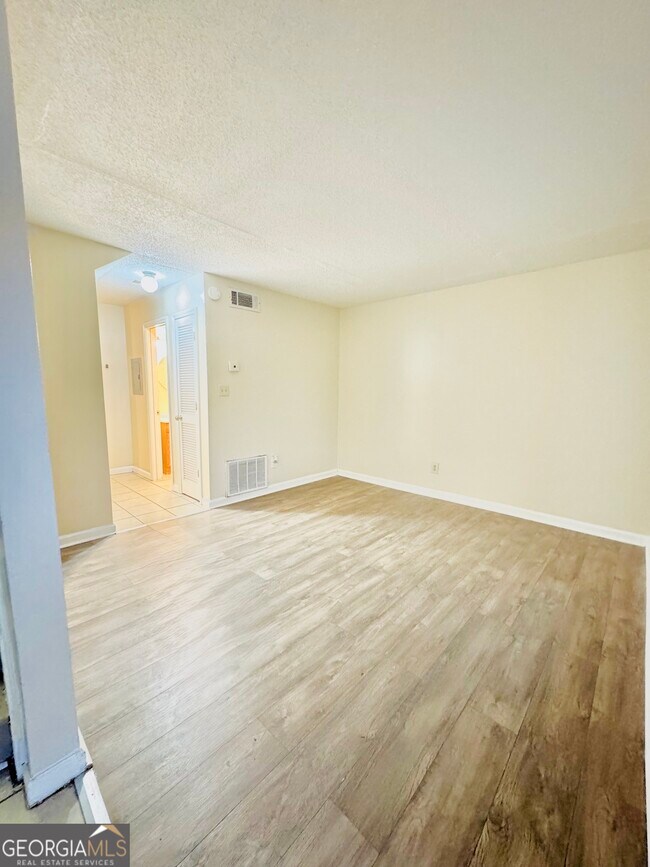 Building Photo - 4755 Yates Rd