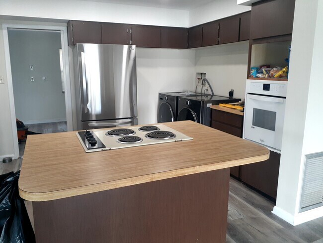 Building Photo - 4407 2nd Isle Dr