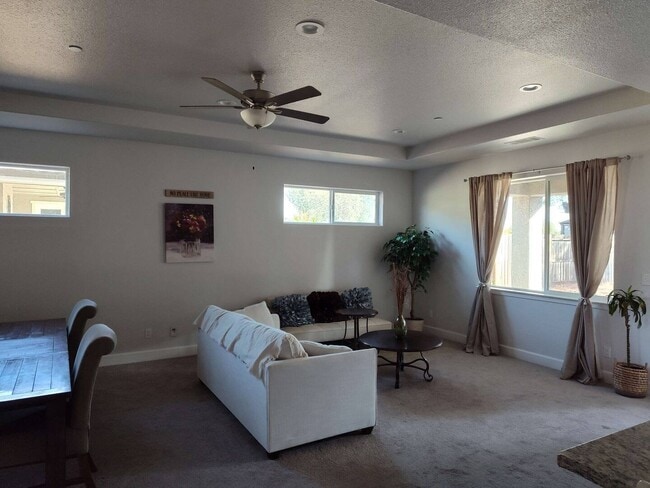 Building Photo - 1177 Bingham Dr
