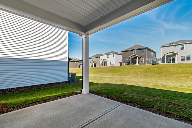 Building Photo - Stunning 3-Bedroom Residence in Oak Manor,...