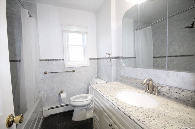 Building Photo - 80-03 165th St