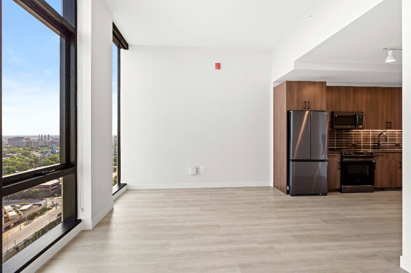 Building Photo - 1131 W Van Buren St